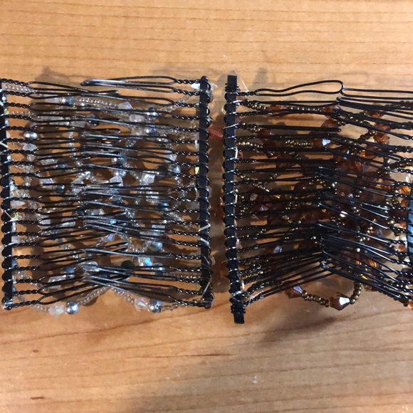 Two slightly used hair clips - Picture 2 of 2